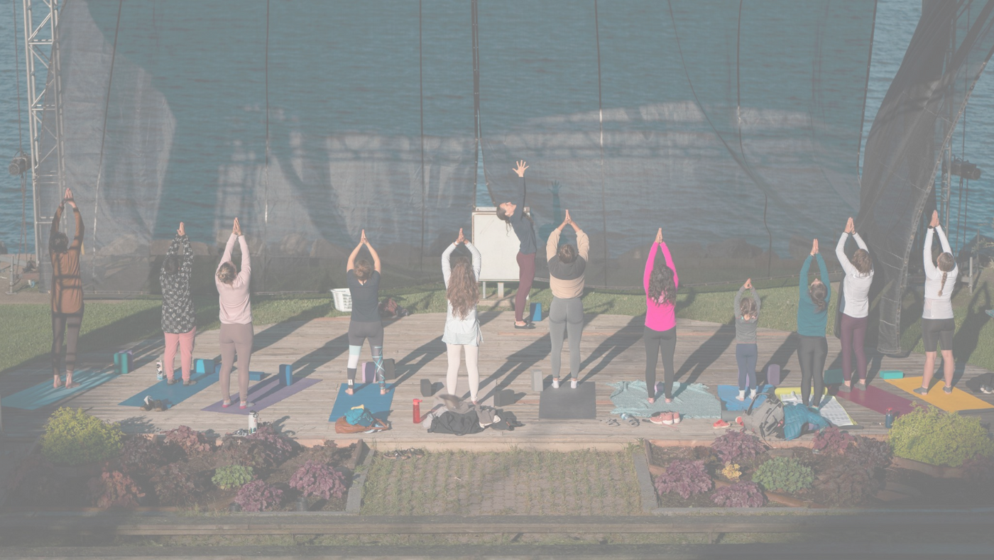 Yoga extérieur avec Anouk Paradis au Parc du Centenaire de Ville-Marie